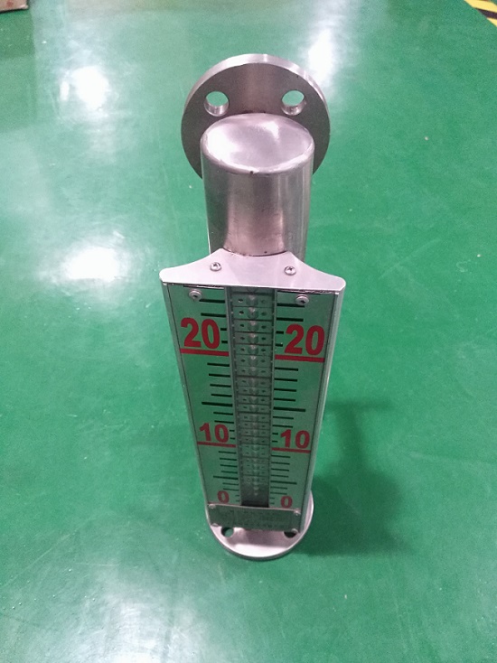 磁翻板液位计.jpg 磁翻板液位计.jpg